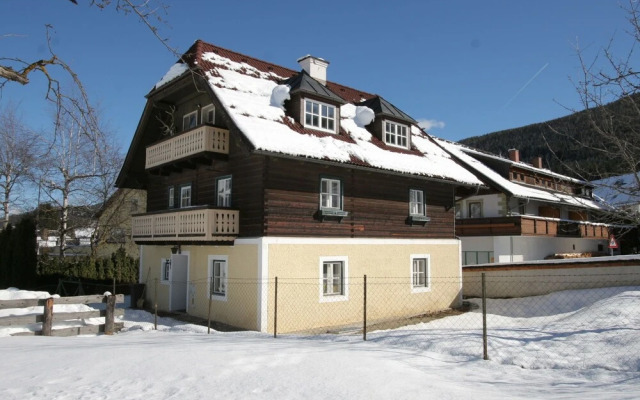 Splendid Chalet with Garden, Bbq, Balcony, Heating, Parking