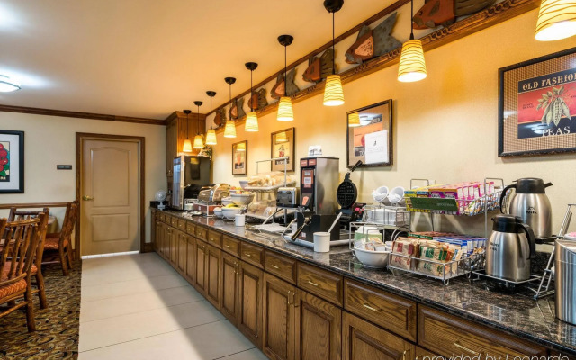 Comfort Inn & Suites Dover near Speedway