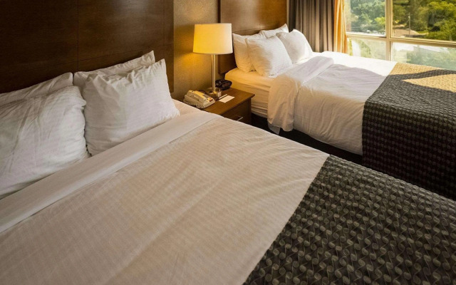 Clarion Lakeside Inn & Conference Centre