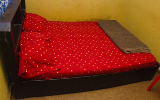 Adesuwa Royal Guest House Abule- Egba
