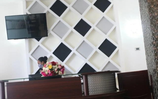 Yadonay Hotel