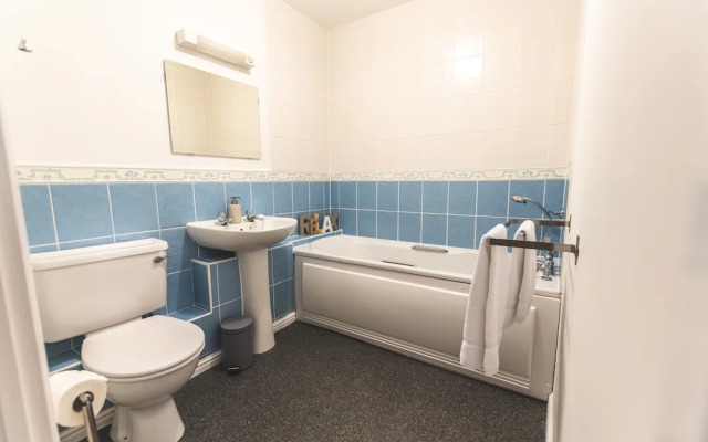 Vespasian Quay - Balcony overlooking the River Itchen - Secure & private parking