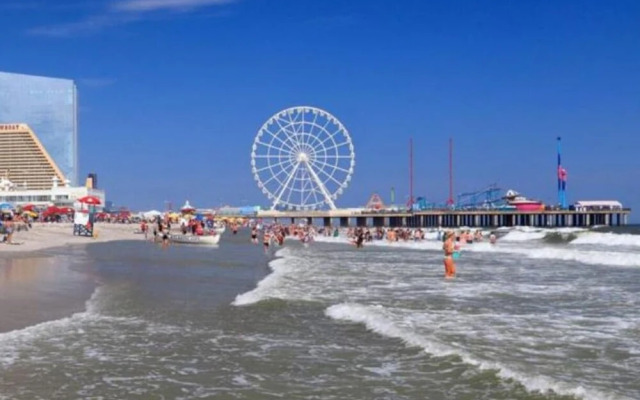 Spacious Boardwalk 2BR 3BA Condo by Cozysuites