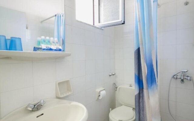 Antomar Apartments and Studios