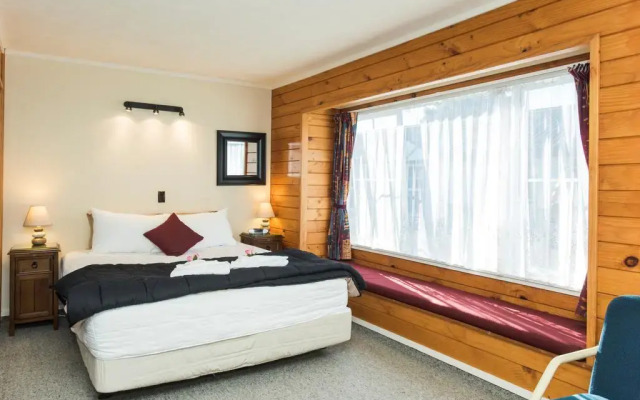 Tudor Park Motel