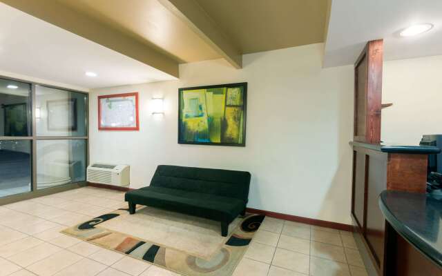 Super 8 by Wyndham Beaver Falls