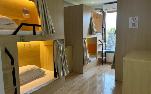 Xia Senlin Eco-friendly Hostel (Shaoxing Lu Xun's Hometown Subway Station Yintai City)