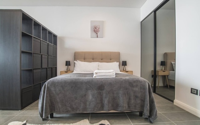 Home With Convenient Location! Close to Train&cbd – Guest Rooms – Sydney
