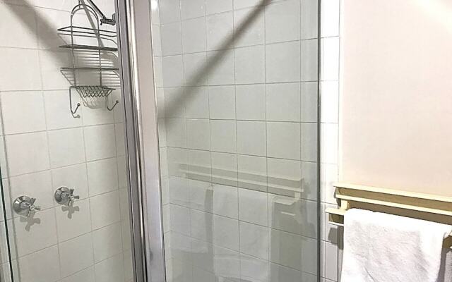 Cosy AffordableGetaway Wifi Netflix Wine