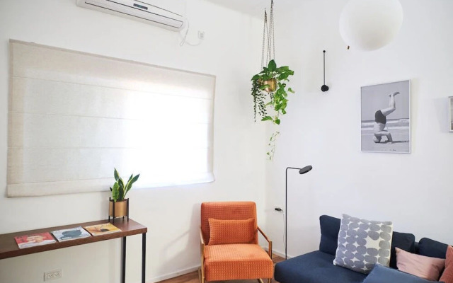 Designed Suite By The Beach