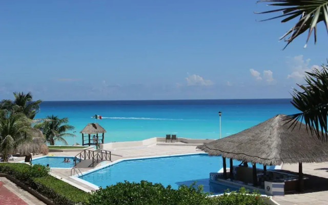 Suites Brisas Cancun