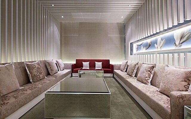 Cineaste Garden Hotel