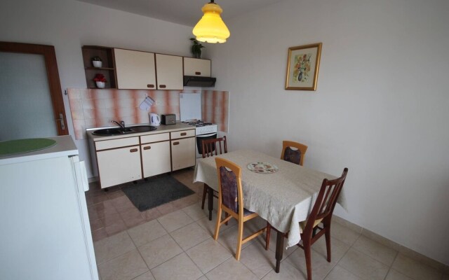 Anita Dikloclose To The Beach5 Persons