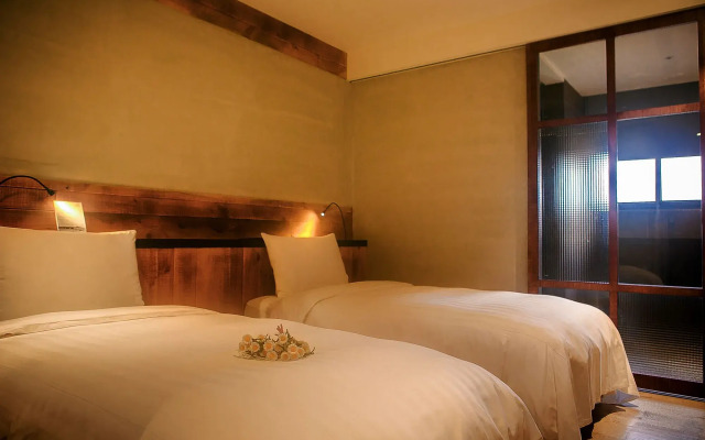 Central Land Hotel