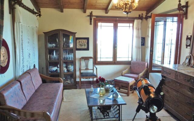 Stunning Home in Xiropigado With Wifi and 2 Bedrooms