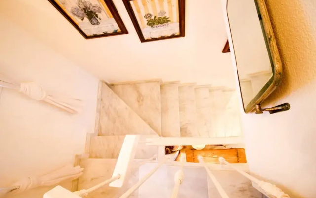 Suitur beachfront duplex with pool and sea views