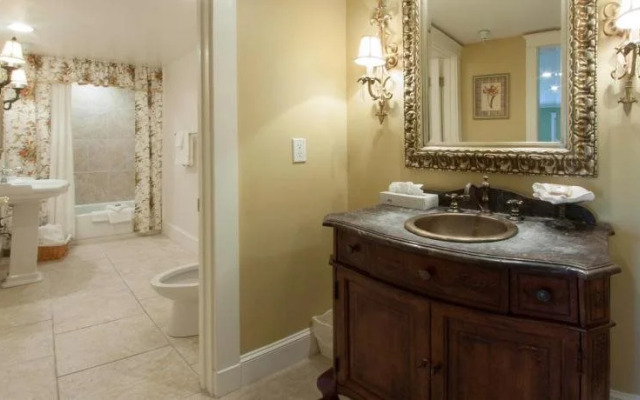 Gulf Hills Hotel & Resort