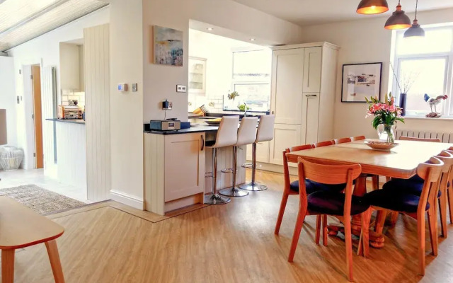 Haul A Gwynt, Pwllheli