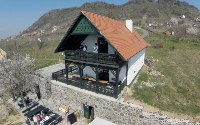 Somlo Wineshop Guesthouse