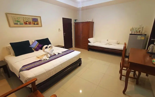 Baan Klangsuan Bang Korbua