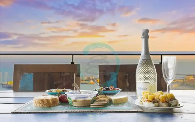 Penthouse Haven Lux Balcony Dining Sea View