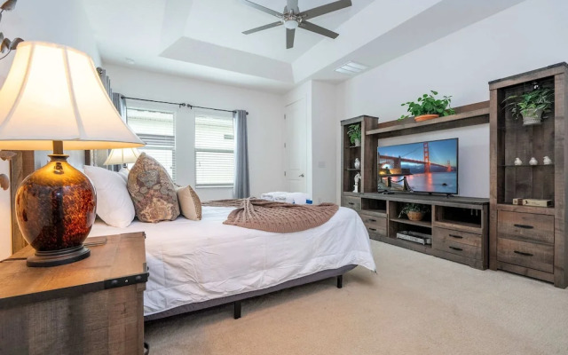 Spacious 6-bedroom Retreat Near Disney Parks