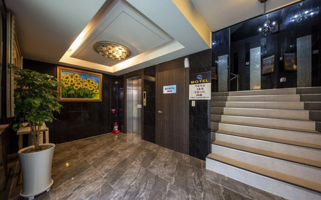 Yongjeon Time Terminal Hotel 2nd Branch by Aank