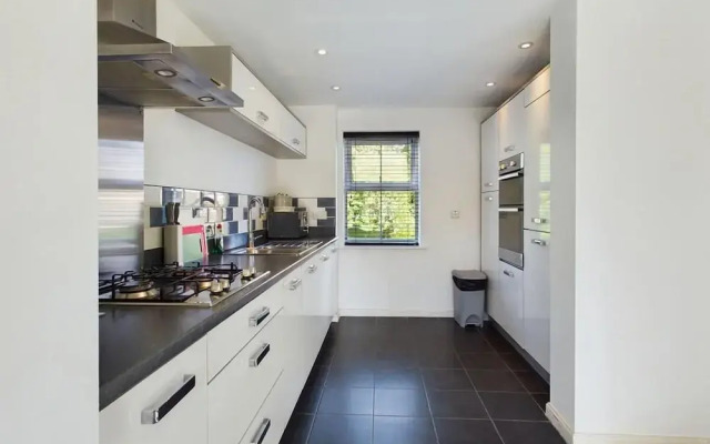 Riverfront Staffordshire Retreat