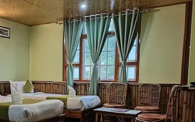 Hotel Ravongla Star