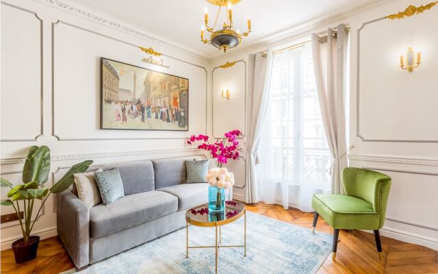 Luxury 2 bedroom 2.5 bathroom Louvre