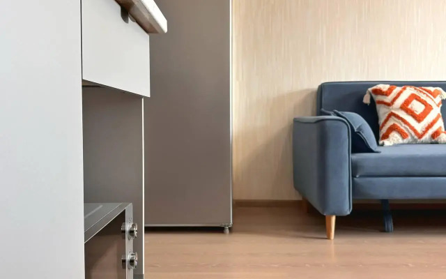 Nearby Studio at 54 Universitetskaya Embankment