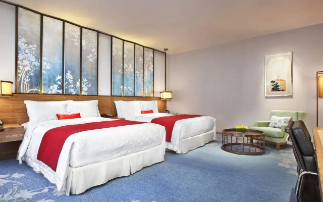HUALUXE Shanghai Twelve at Hengshan by IHG