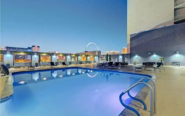 Sapphire Skyline Premium Suite