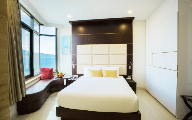 Holiday Beach Hotel Danang