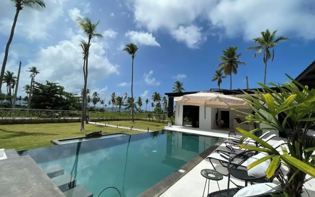 Casa Black and White. Vista al Mar