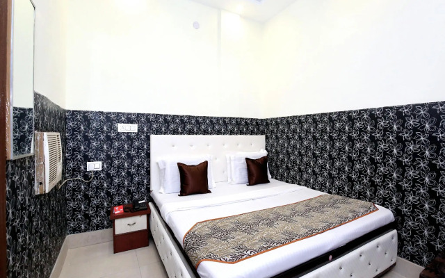 OYO 12163 Hotel Aaryan