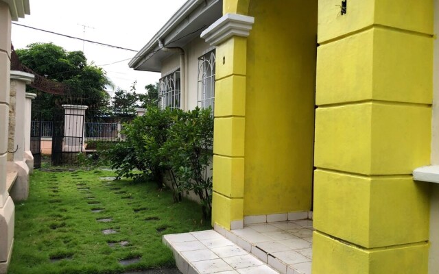 4 Bed House-sleeps 8-pet Friendly-private Garden