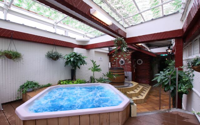 Capsule inn Osaka - Caters to Men