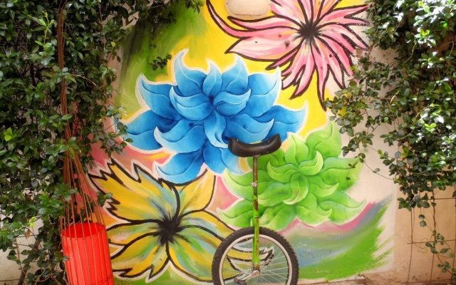 Hipolito Raiz Hostel