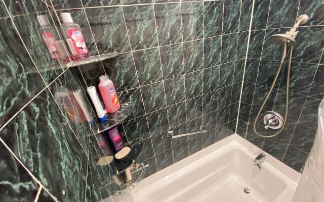 Room-7 Private Room With Jacuzzi, Massag