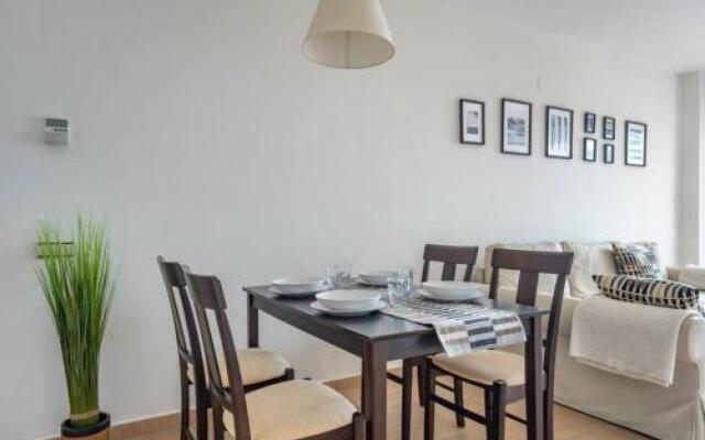 2BR poolfront family apartment WIFI and Near beach