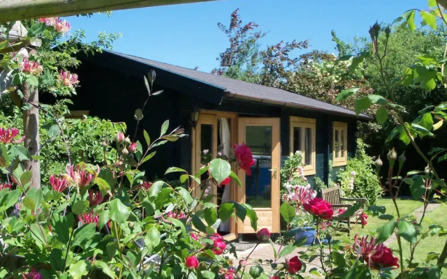 Sleeps2- Wifi - Walkers Paradise - South Facing