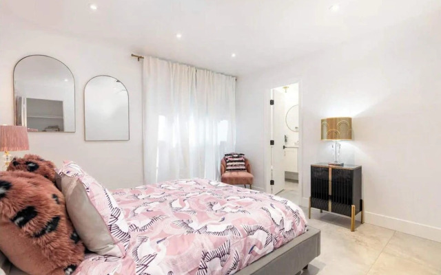 The Blush - With Pool Bars Neons, Palm Springs