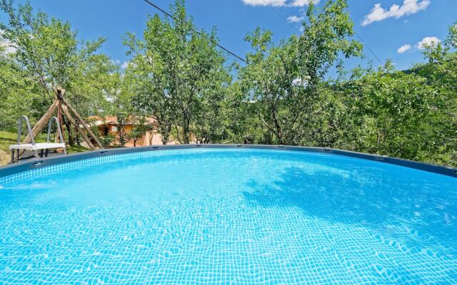 Casa Mira - Two Bedroom Holiday Home with Pool