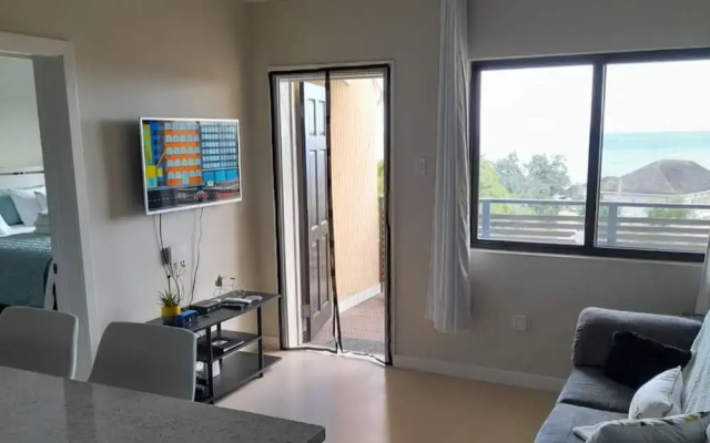 Seaview Paradise - Sleeps 3 - Pool - Parking
