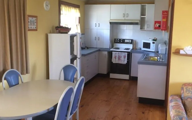 Cooba Holiday Motel
