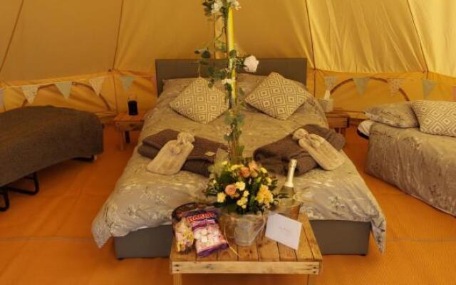 Hopgarden Glamping - Luxury 6m bell tent