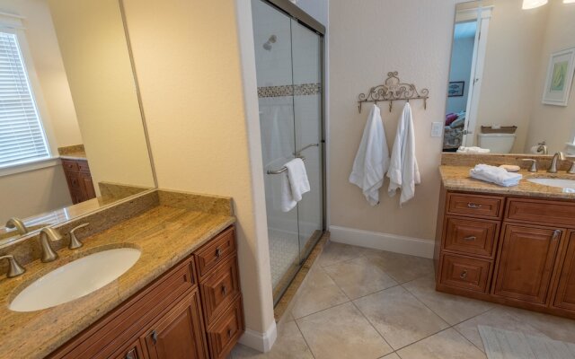 South Seas Apartment 6