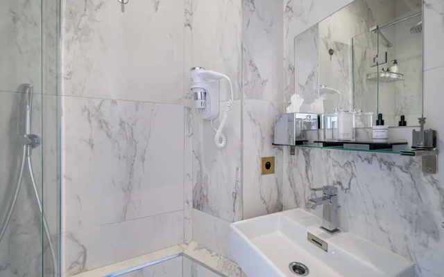 Hotel Avaton - Cozy Bedrooms - Cannes Palais
