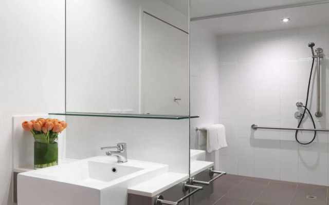 Travelodge Hotel Melbourne Docklands
